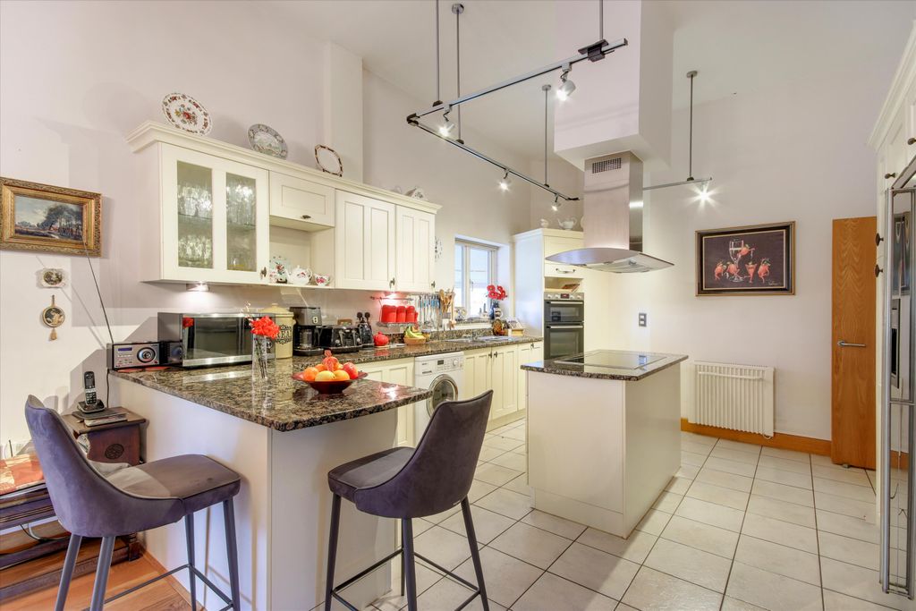 Property photo 2 of 15 Image