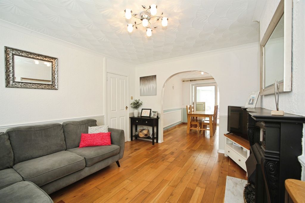 Property photo 2 of 21