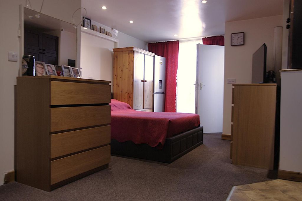 Property photo 2 of 12 Bedroom