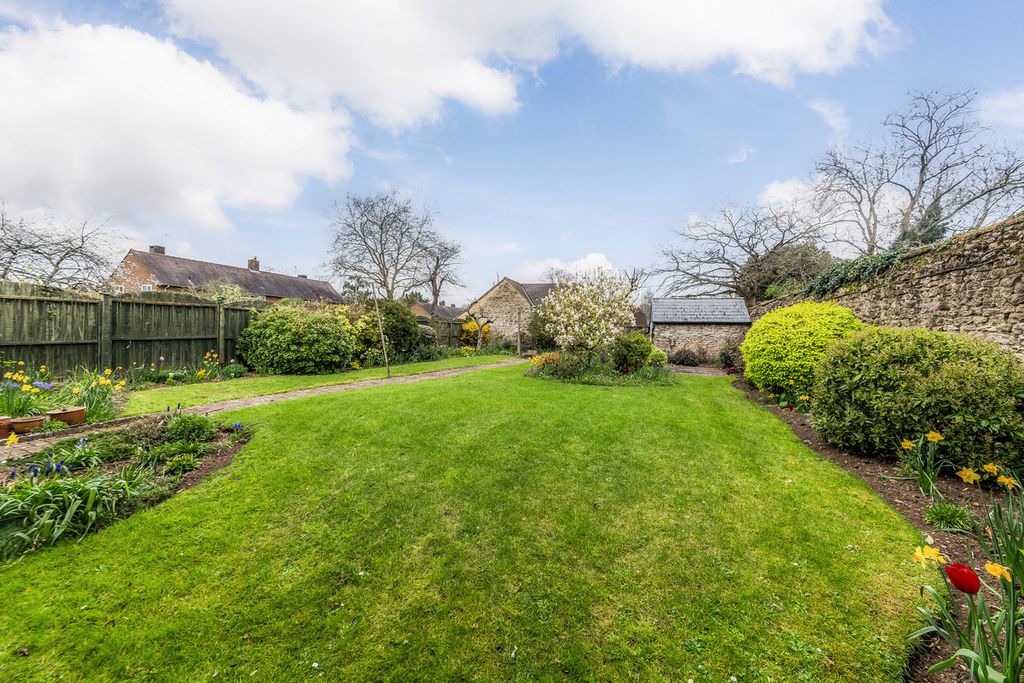 Property photo 2 of 19