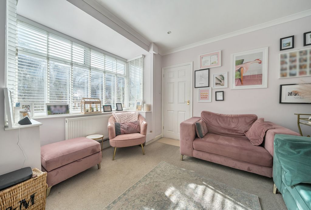 Property photo 3 of 14 1371404-10-68Fb84...