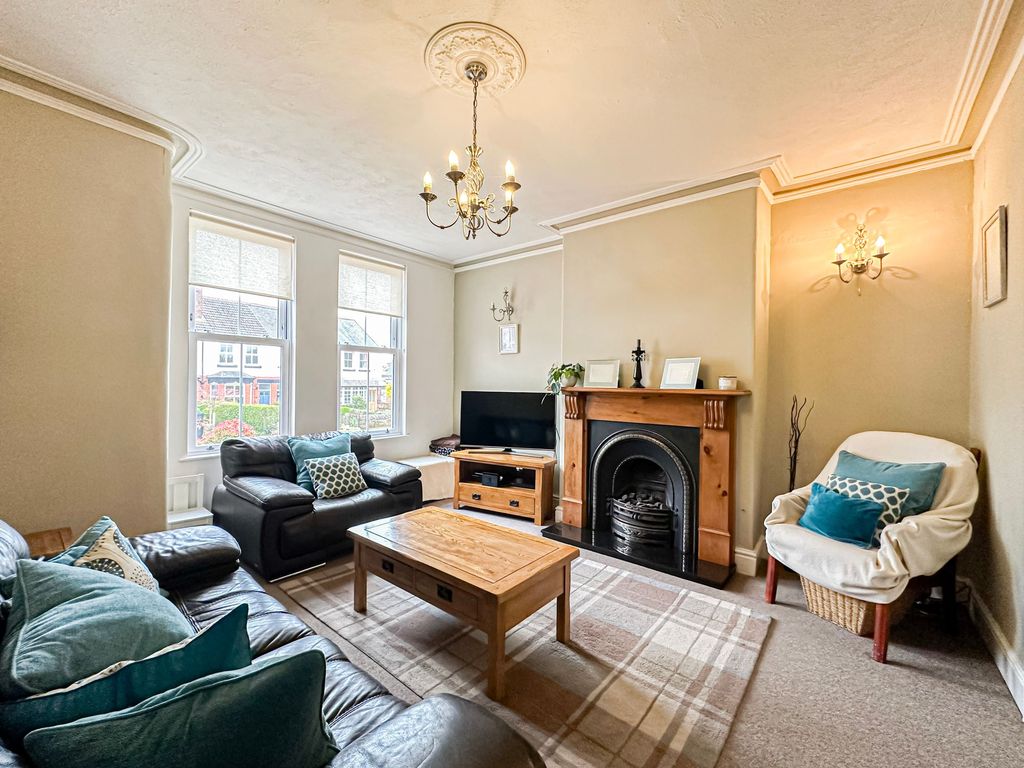 Property photo 2 of 27