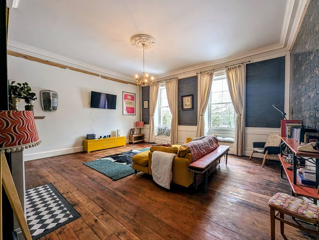 Property photo 3 of 28