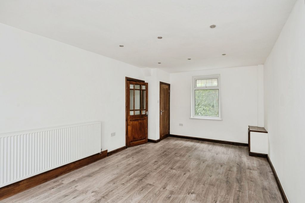 Property photo 3 of 19 Pbox-Img.Jpg