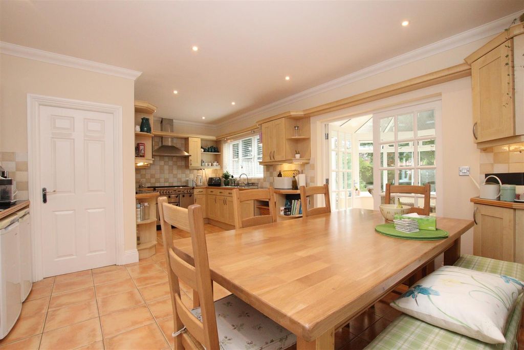 Property photo 3 of 13 Kitchen Breakfast Room.Jpg