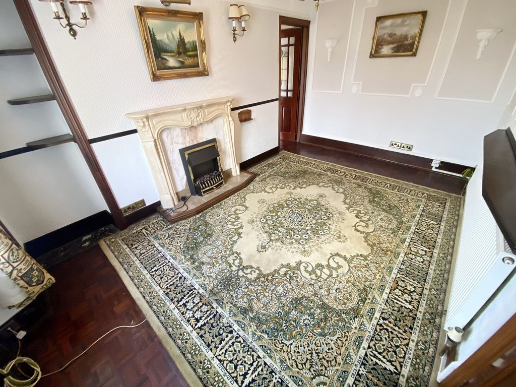 Property photo 3 of 24 Sitting Room