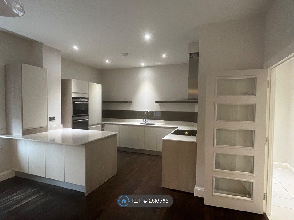 Property photo 1 of 17 Kitchen