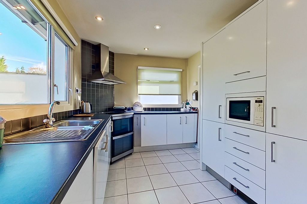 Property photo 3 of 52