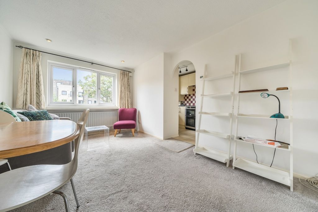 Property photo 2 of 11 4377351