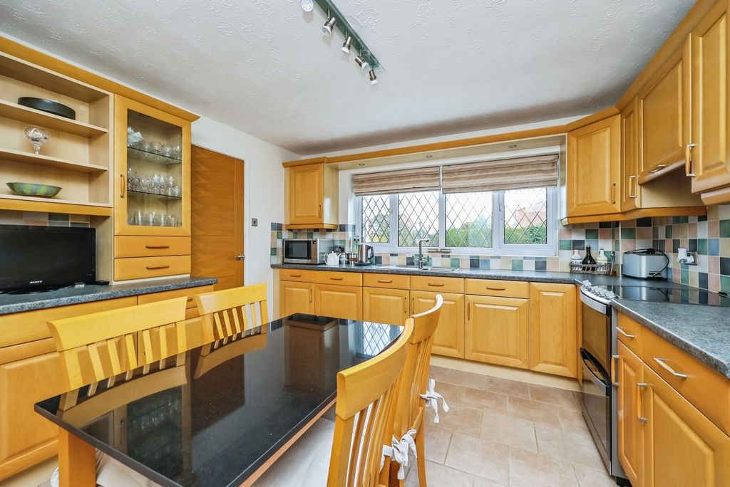 Property photo 3 of 20 Dining Kitchen