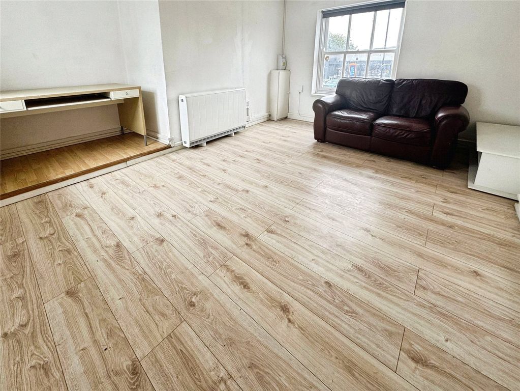 Property photo 3 of 5 Lounge