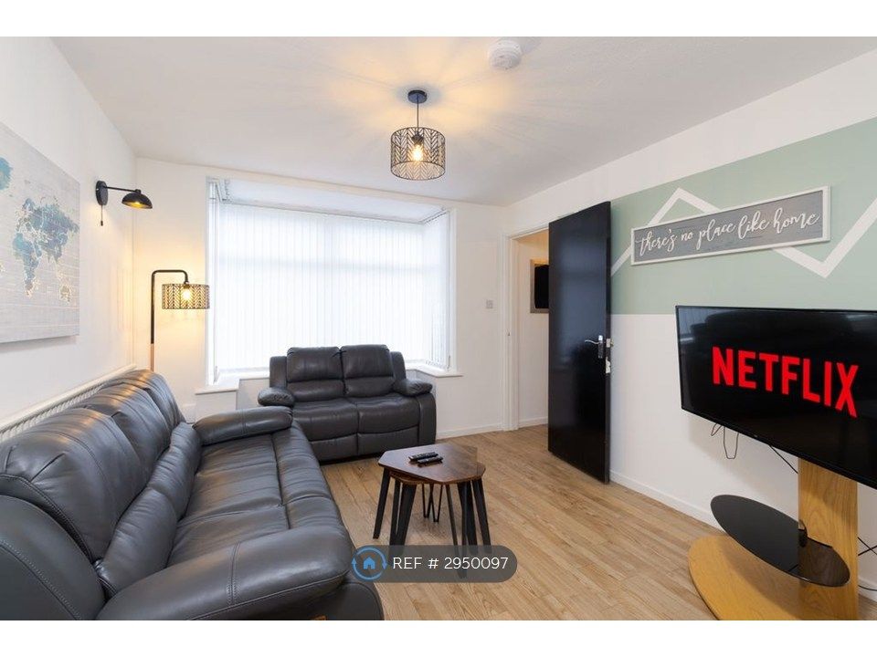 Property photo 1 of 10 Living Room