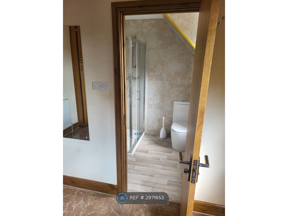 Property photo 3 of 17 Ensuite For Bedroom 2