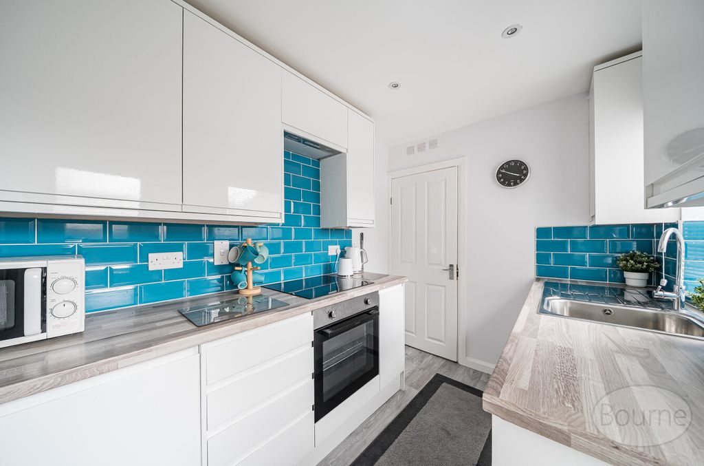 Property photo 2 of 16 0166Db21-2110-4c6...