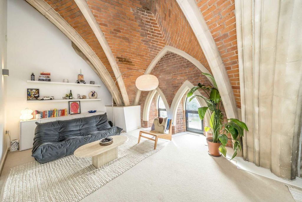 Property photo 2 of 6