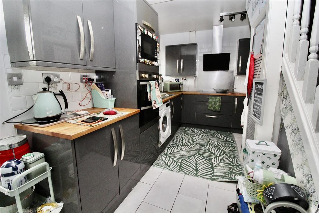 Property photo 2 of 13 Kitchen
