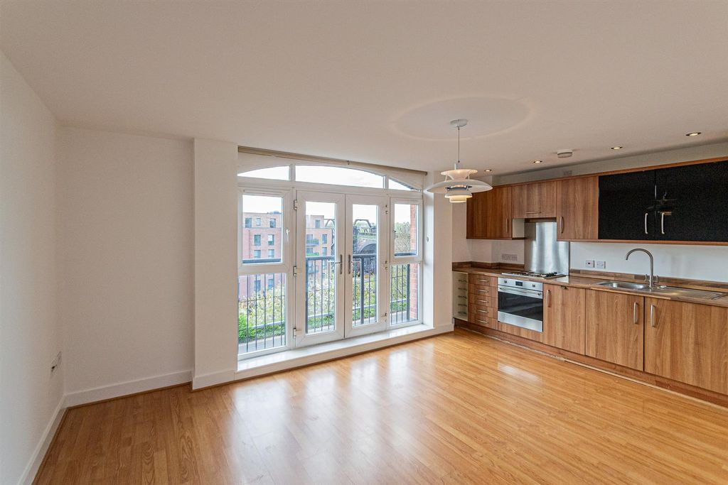 Property photo 2 of 6 Lounge &amp; Dining Kitchen