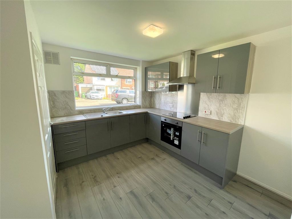 Property photo 3 of 9 Kitchen