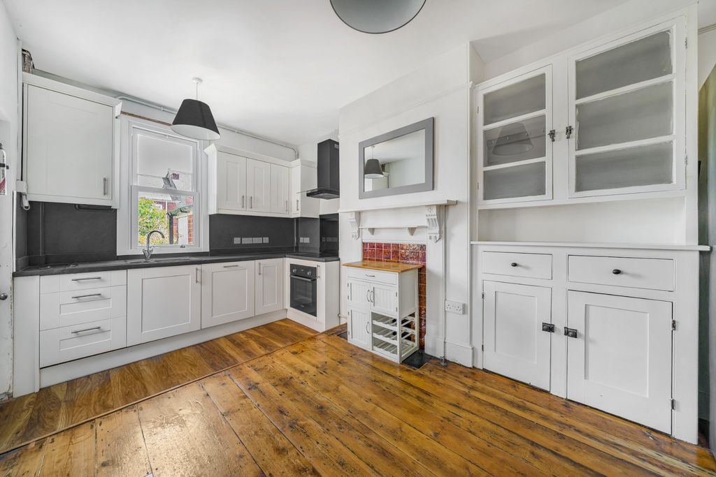 Property photo 2 of 10 Kitchen