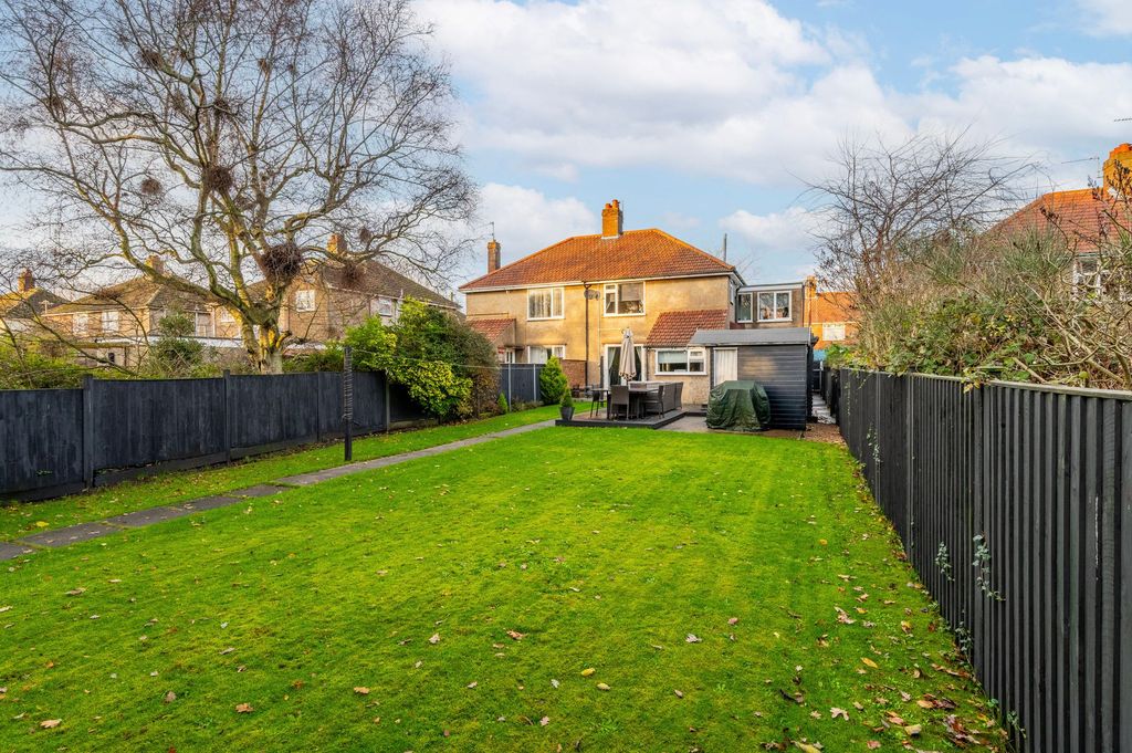 Property photo 2 of 25