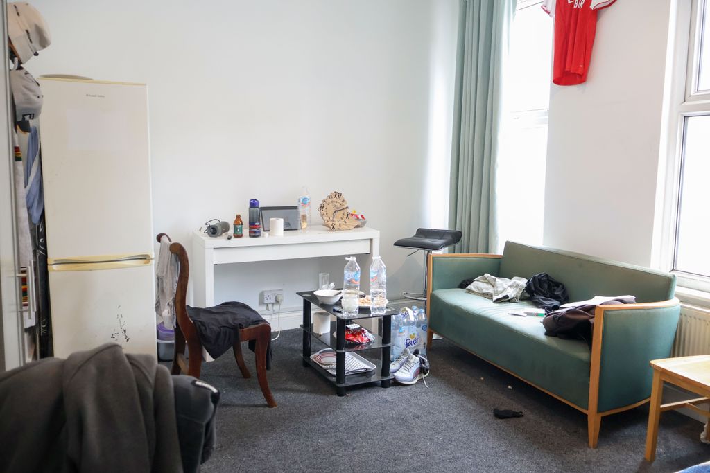 Property photo 3 of 17