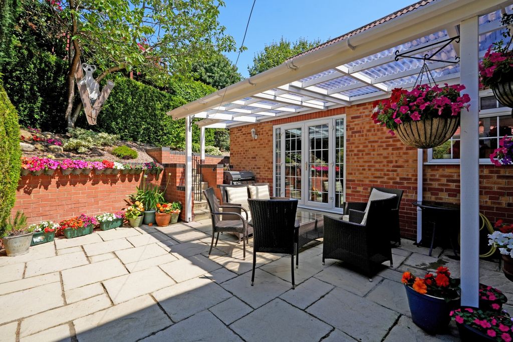 Property photo 2 of 46 Courtyard