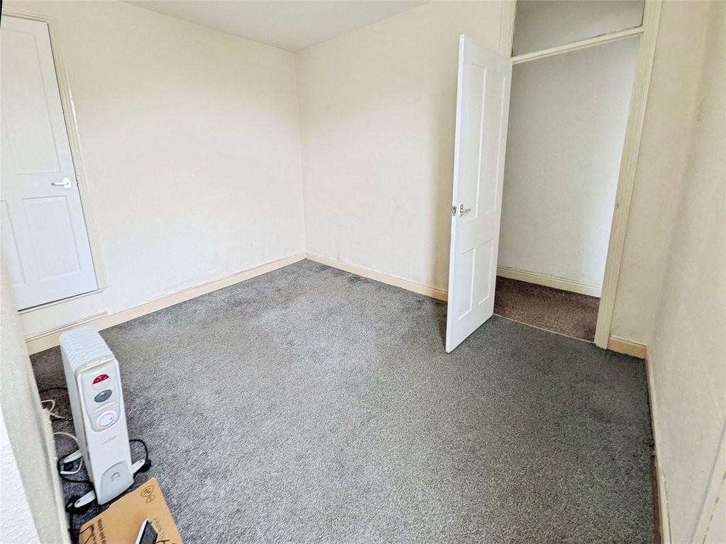 Property photo 3 of 6 Bedroom
