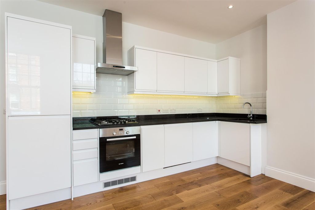 Property photo 3 of 9 Kitchen.Jpg