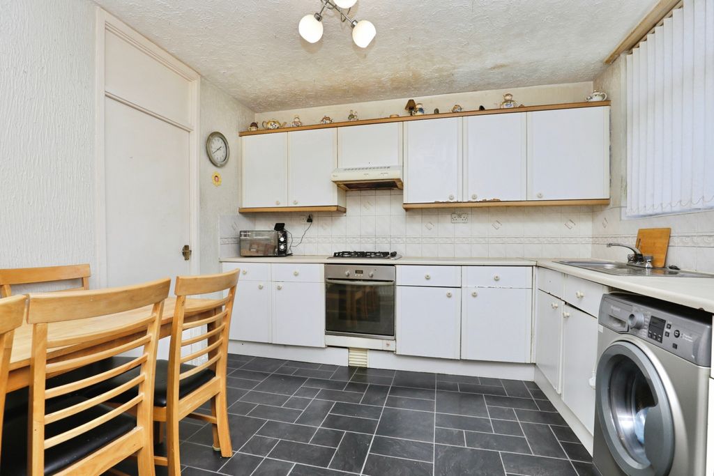 Property photo 3 of 15