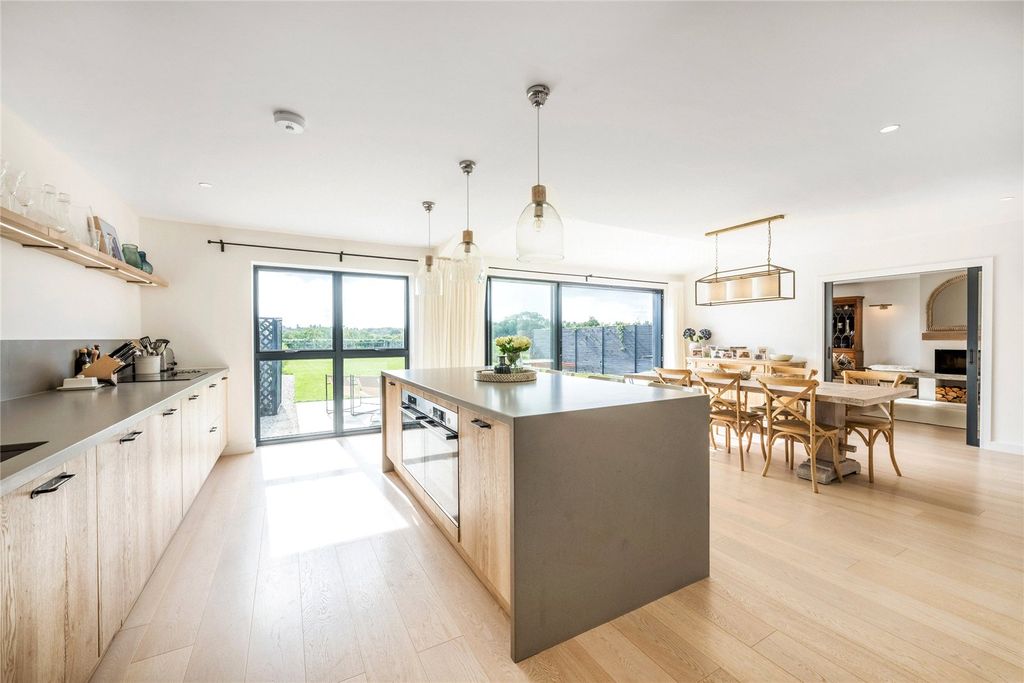 Property photo 3 of 23 Kitchen