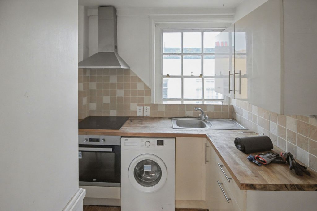 Property photo 3 of 18 Flat 4, St. James Mansions, Old Steine, Brighton, East Sussex, Bn1 1En