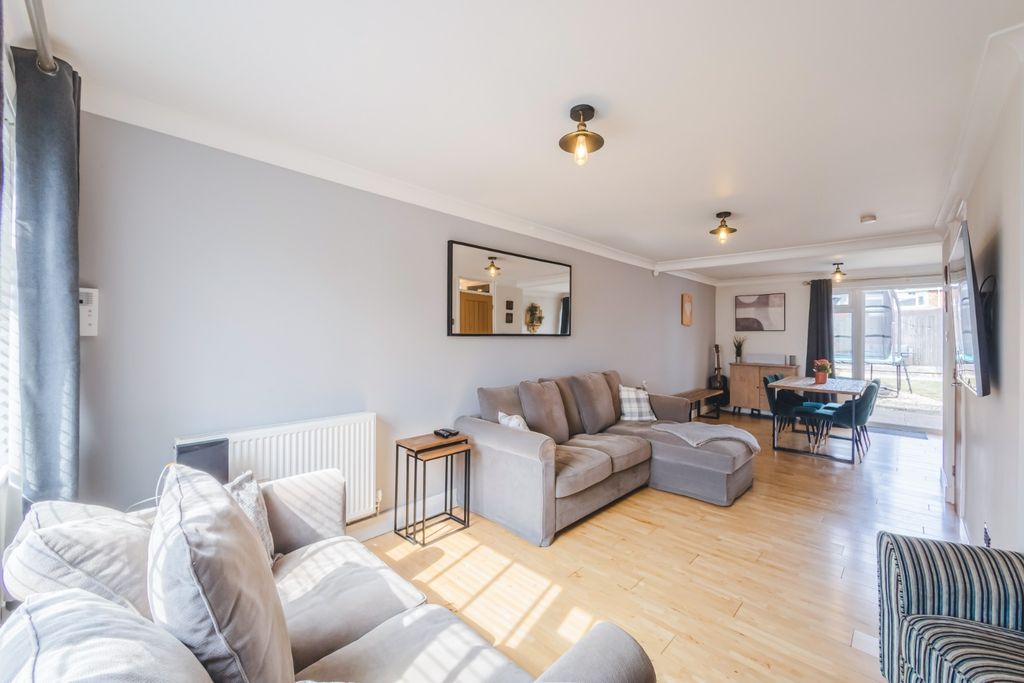 Property photo 2 of 31 4474863