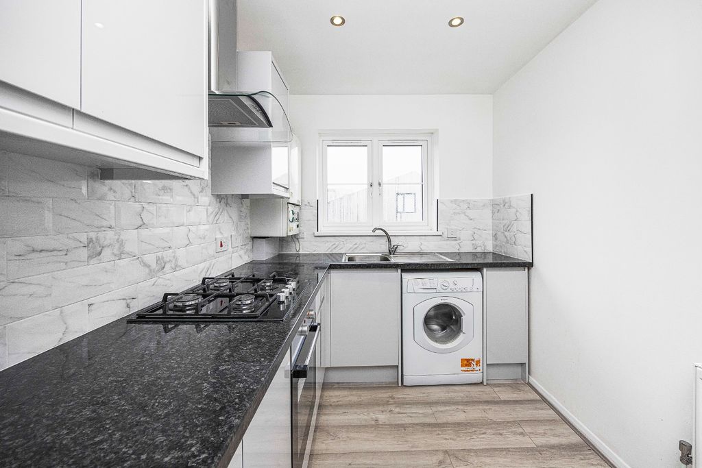 Property photo 3 of 8 4207422