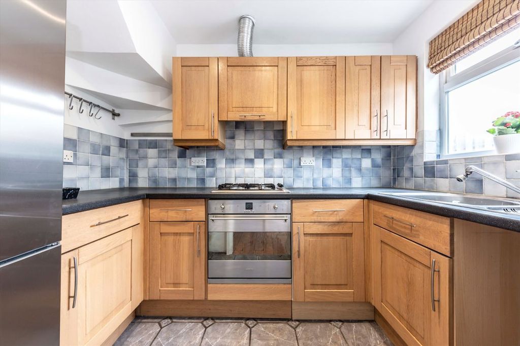 Property photo 3 of 7