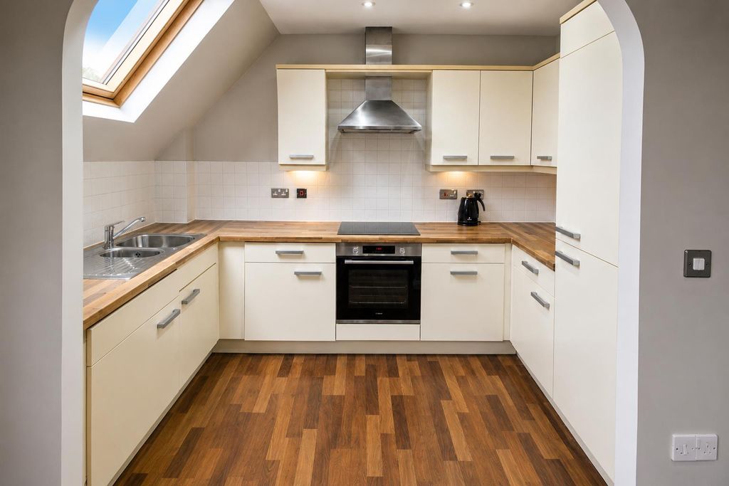 Property photo 2 of 11 Kitchen