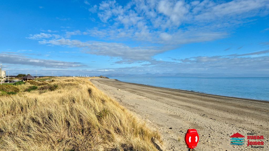 Property photo 2 of 25