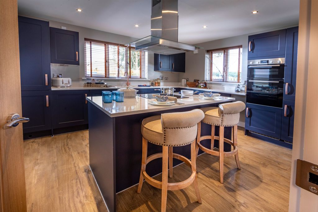 Property photo 2 of 17 Kitchen