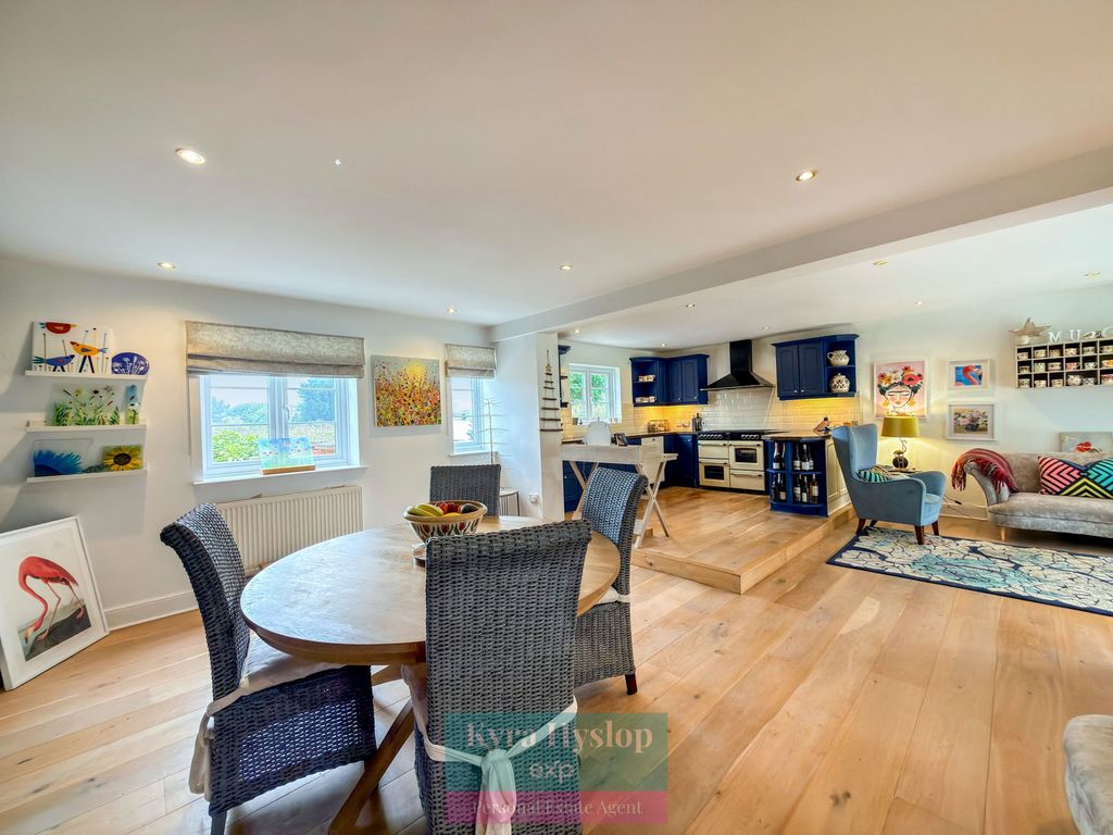 Property photo 2 of 36