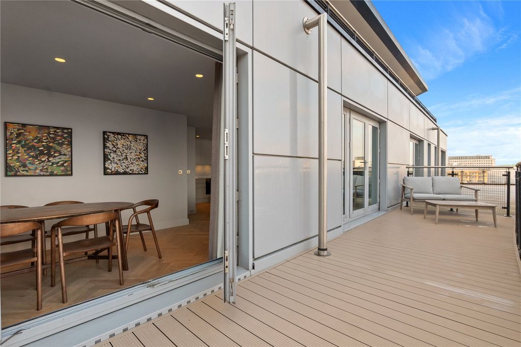 Property photo 2 of 20 Picture No. 15