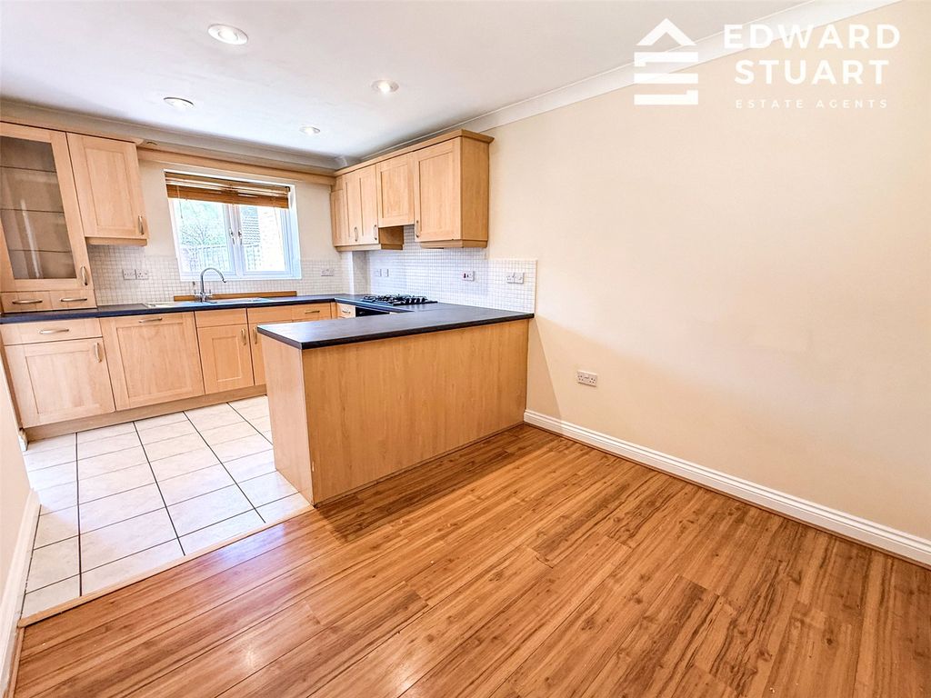 Property photo 3 of 15 Picture No. 12