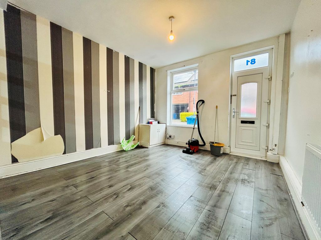 Property photo 2 of 9 Living Room