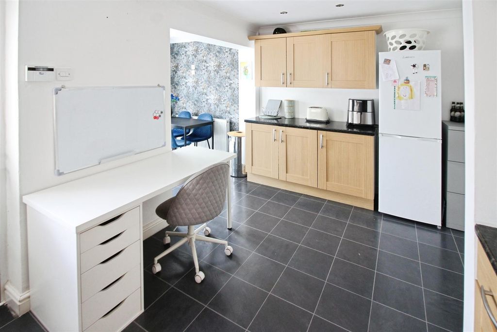 Property photo 3 of 21 Dining Kitchen