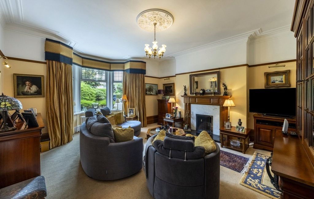 Property photo 3 of 12 Formal Sitting Room