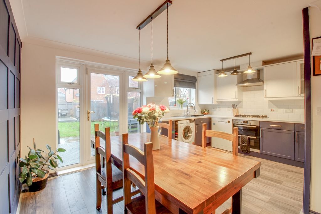Property photo 2 of 15 Kitchen Diner