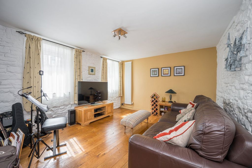 Property photo 3 of 49