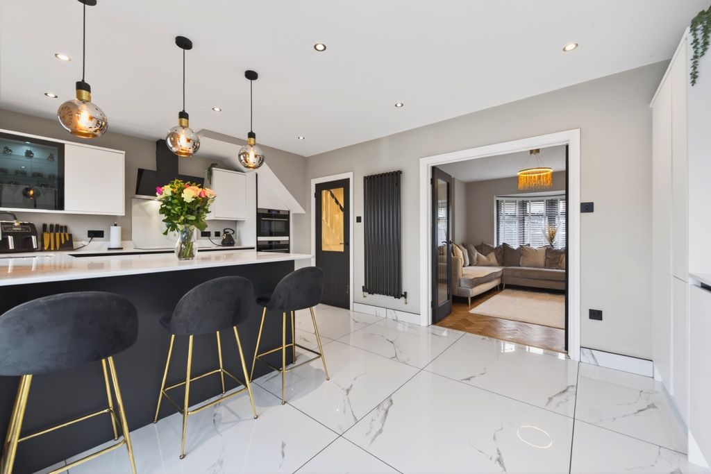 Property photo 3 of 27 5156362