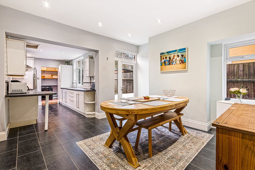 Property photo 2 of 24