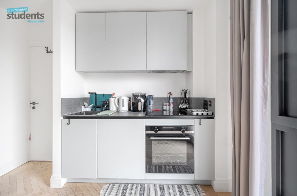 Property photo 2 of 10 E85E8d09-Dcf2-43B...