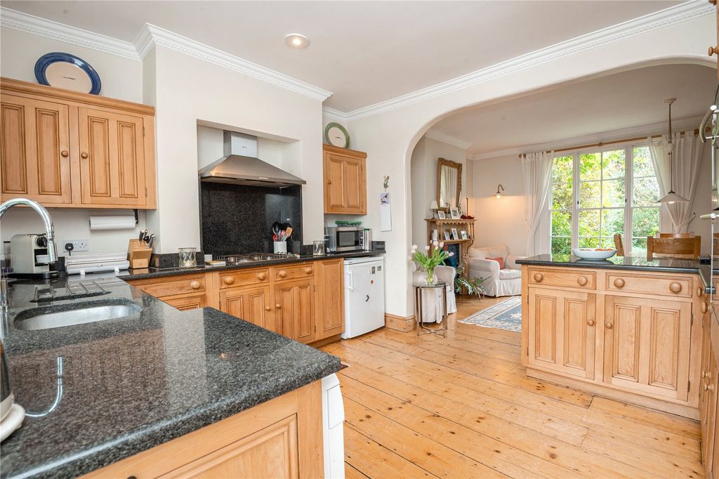 Property photo 3 of 31 Picture No. 10