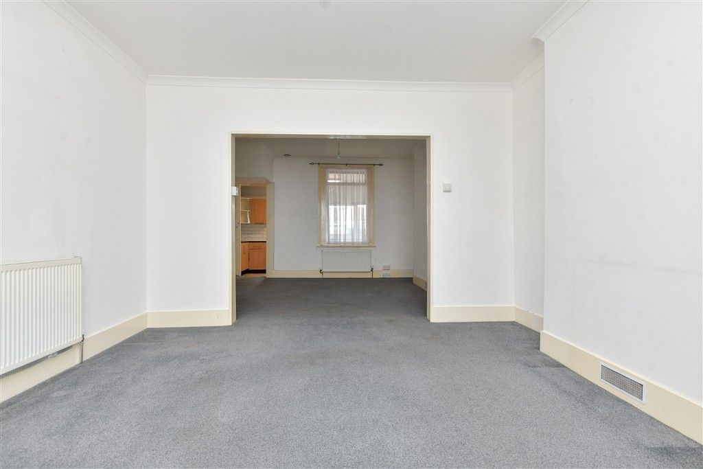 Property photo 3 of 10 Lounge
